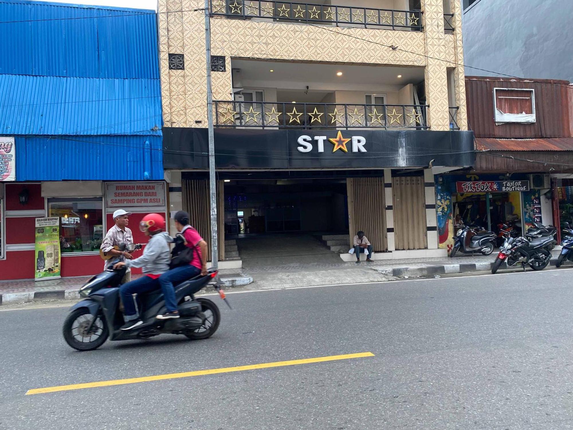 Penginapan Star Ambon Mitra Reddoorz Экстерьер фото